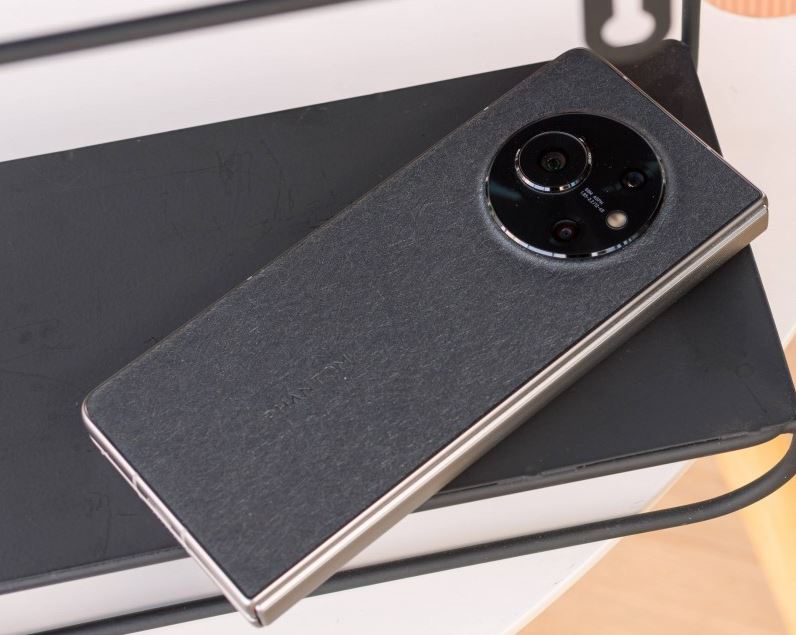Tecno Phantom V Fold